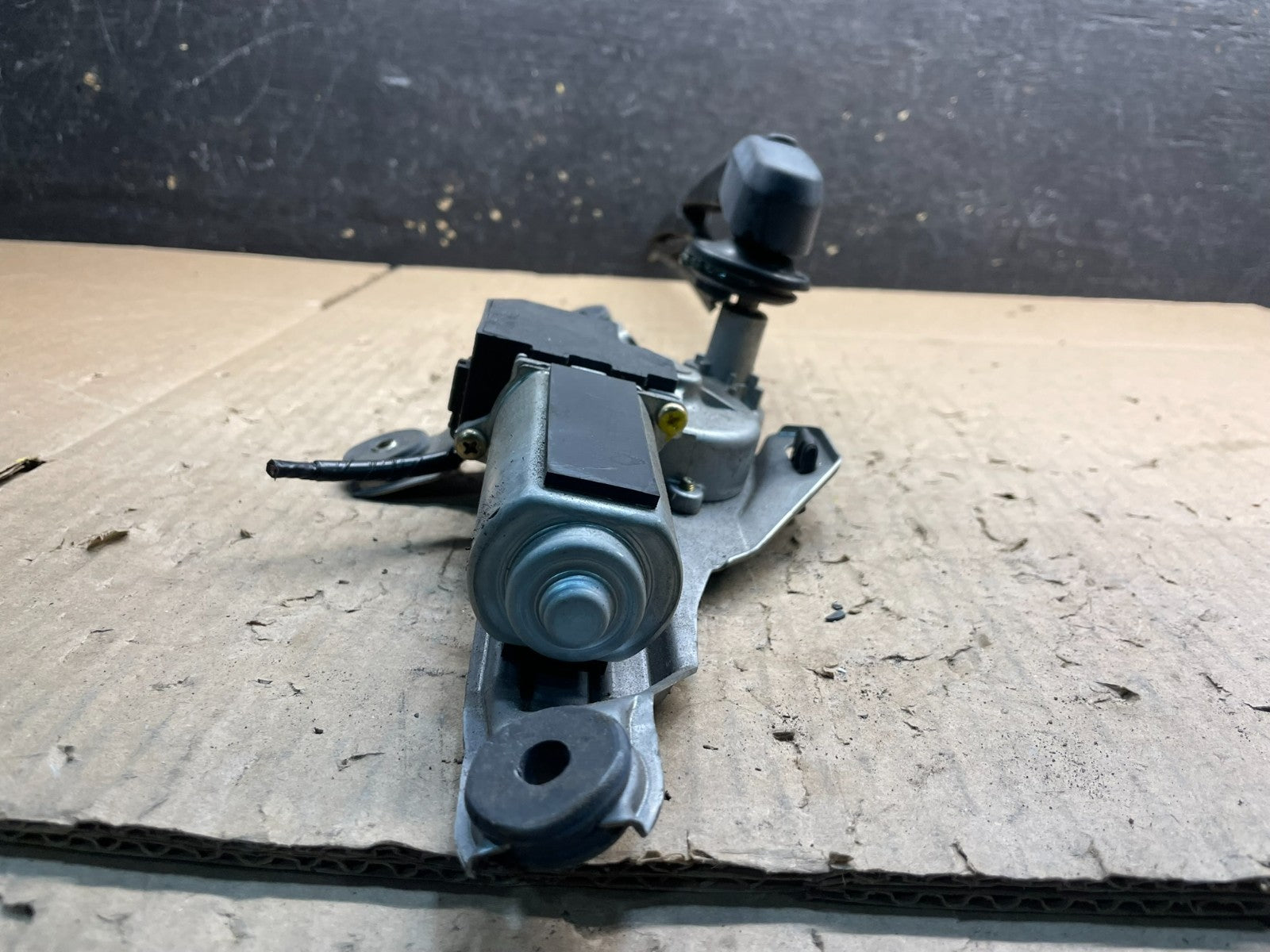 2001 to 2005 Toyota Rav4 Rear Wiper Windshield Motor OEM W1337  DG4