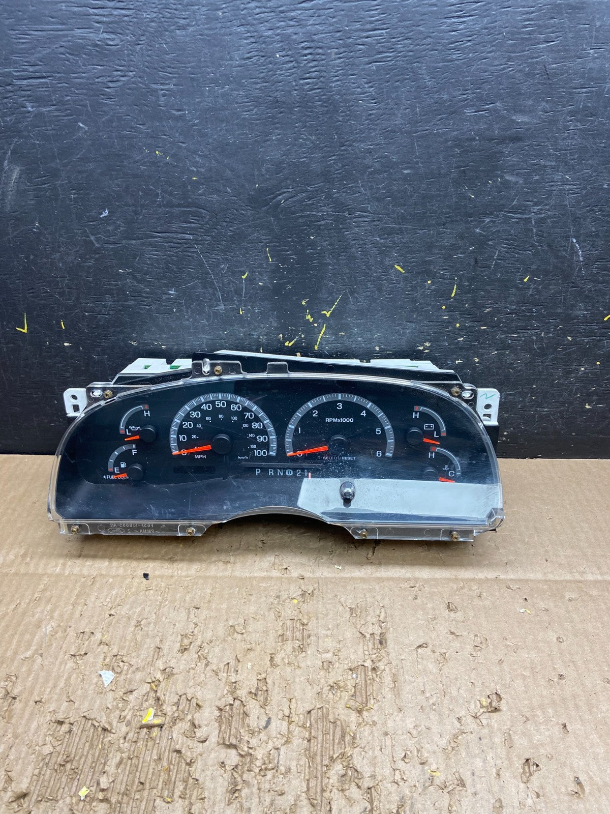 2000 2001 2002 Ford Expedition Speedometer Instrument Gauge Cluster Oem V7950 DG0