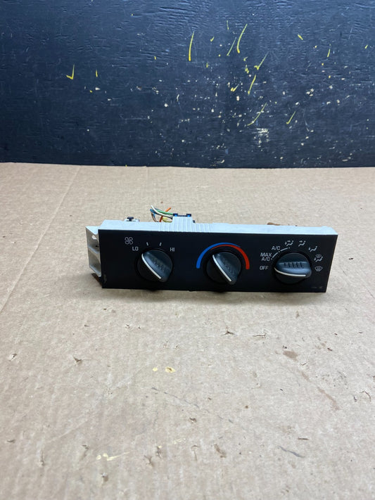 2001 - 2007 GMC Chevrolet Express 1500 Climate Control A/C X6645 DG0