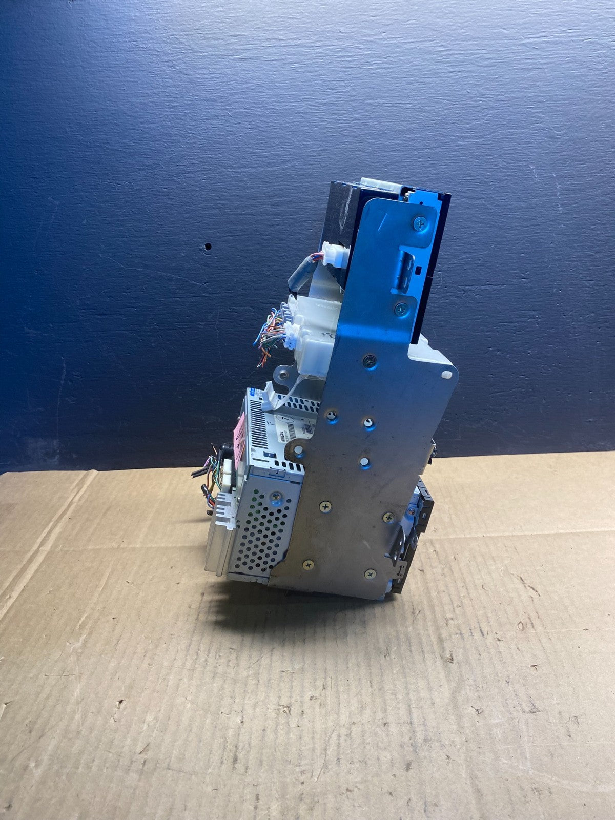 2004 - 2005 Nissan Maxima Screen Radio CD Navigation AB7471  DG2