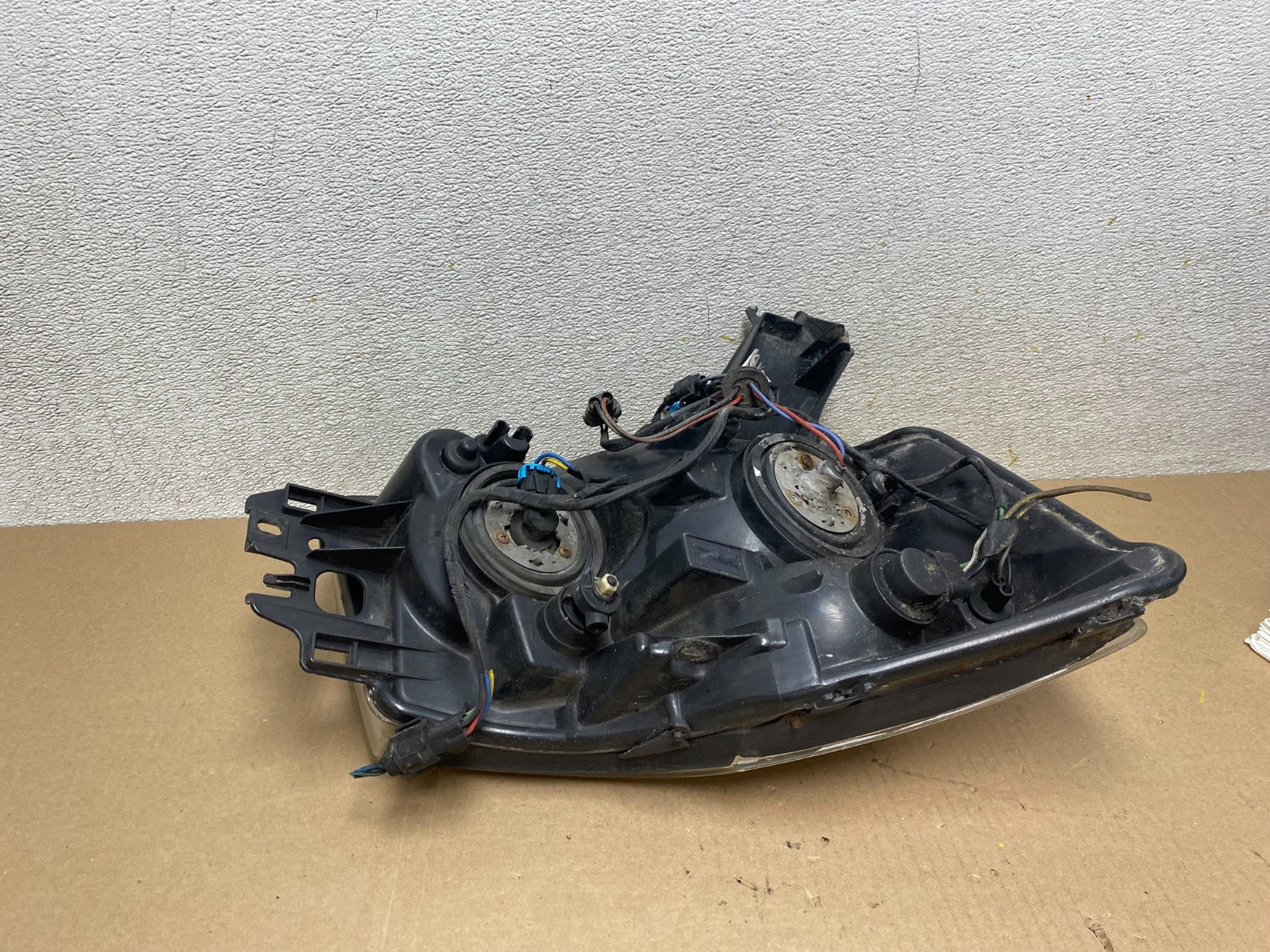 2004 to 2007 Nissan Armada Left Driver Lh Side Headlight Halogen R8103 DW7