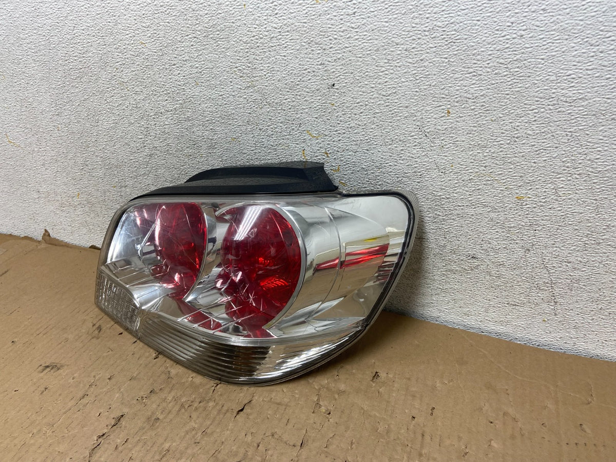 2002 to 2005 Mitsubishi Outlander Right Pssenger RH Side Tail Light OE AH2893 DG2
