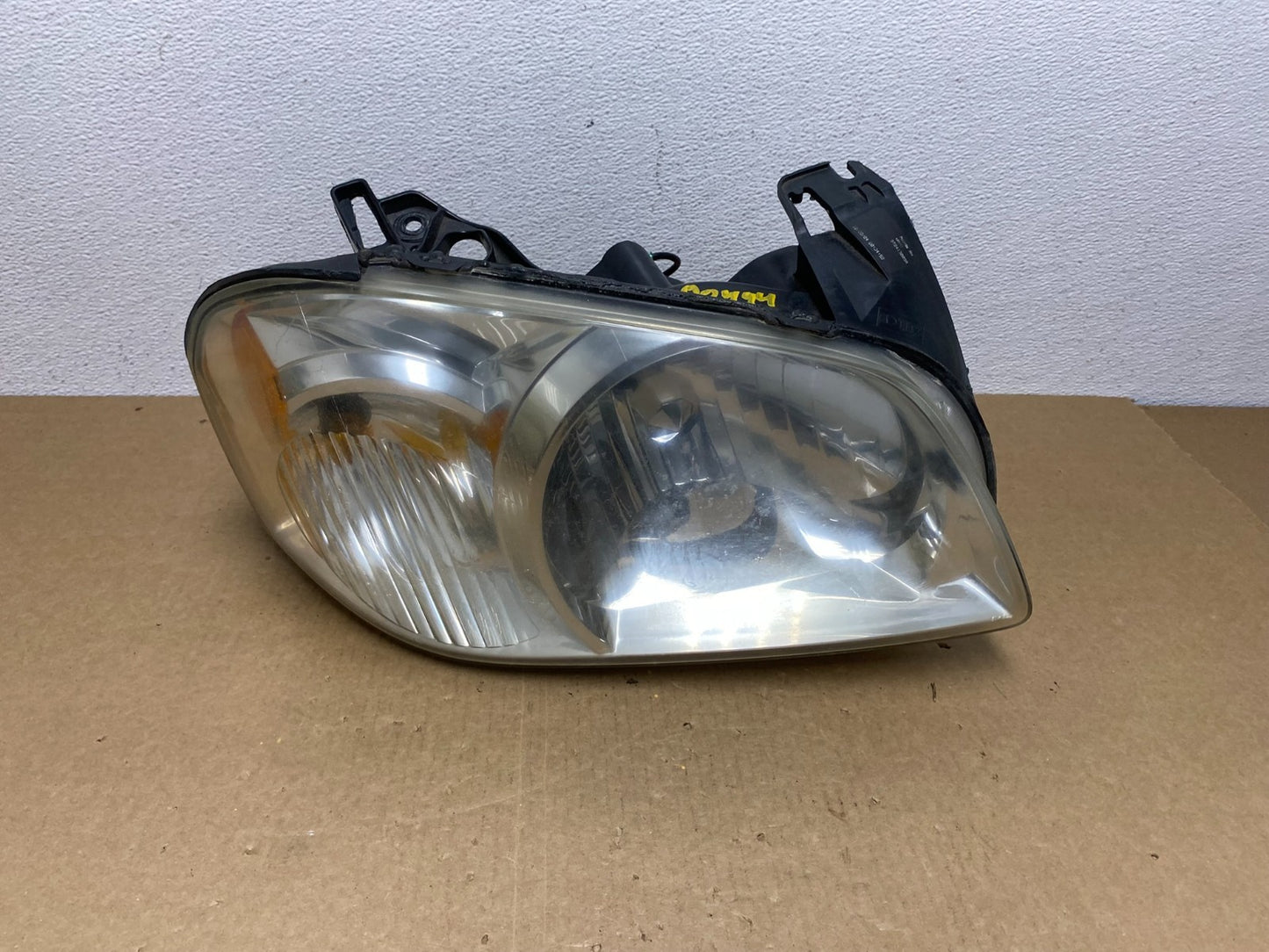 2005 - 2006 Mazda Tribute Right Passenger Rh Headlight Oem AC1087 DW0