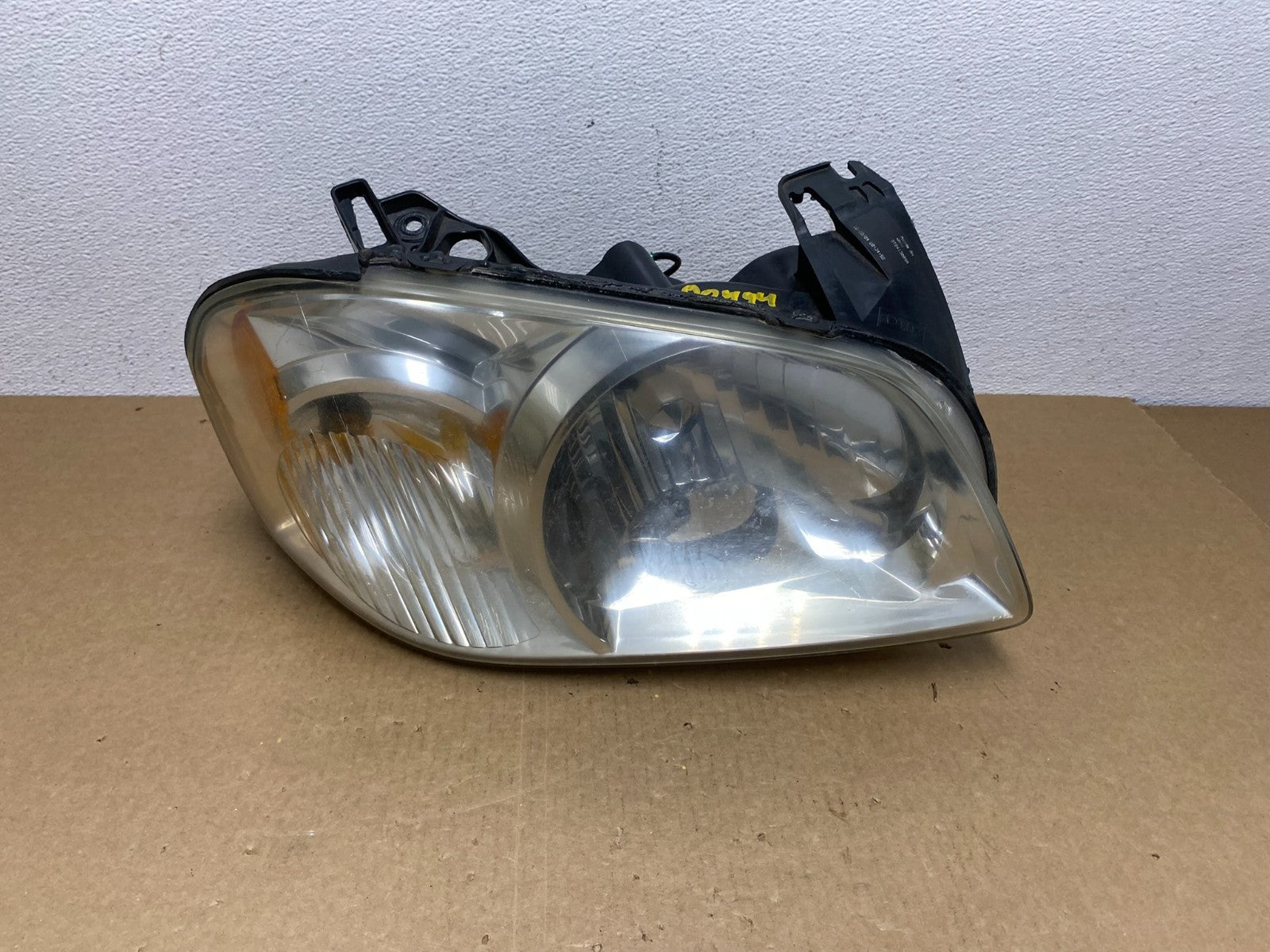 2005 - 2006 Mazda Tribute Right Passenger Rh Headlight Oem AC1087 DW0