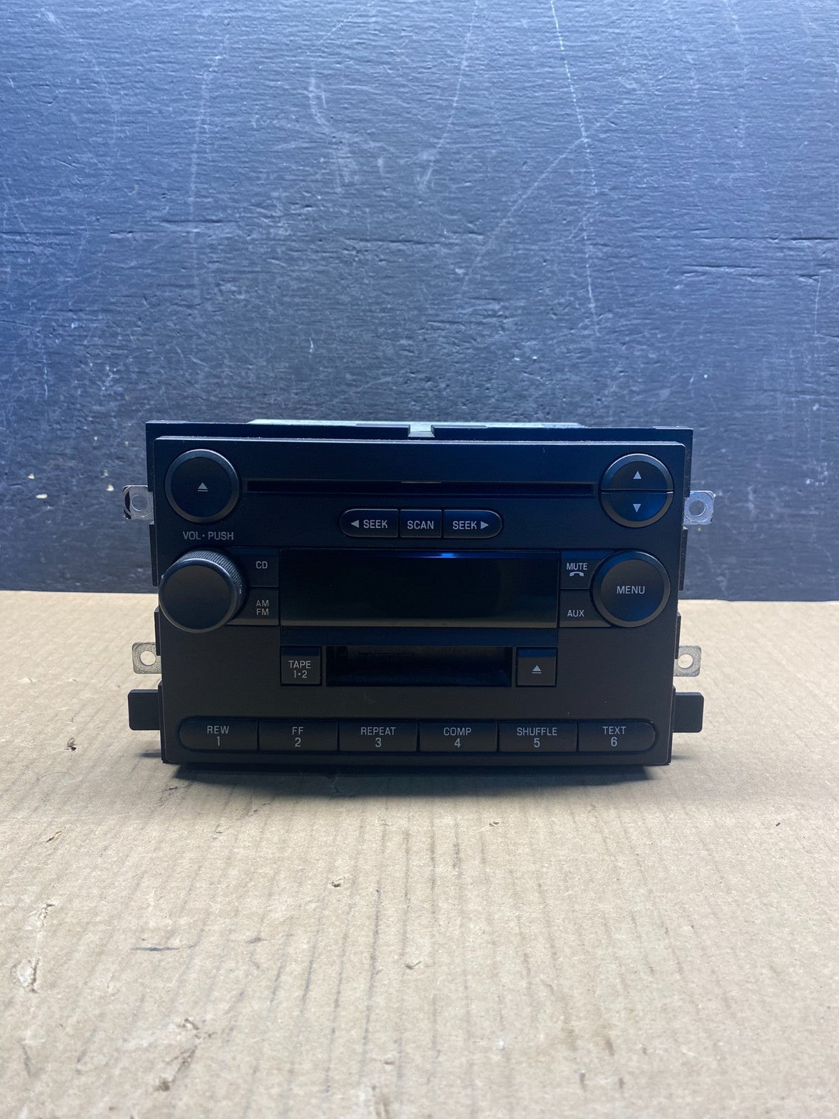 2004 to 2008 Ford F150 Mustang Radio Stereo Audio AM/FM AG3822 DG0