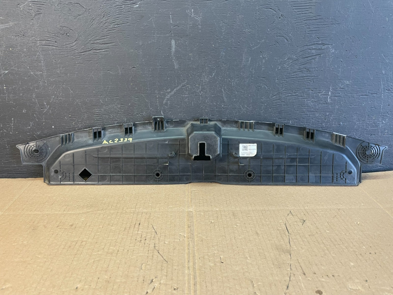 2017 2018 2019 KIA Sportage Front Radiator Upper Cover Sight Shield  AC2340 4DG3