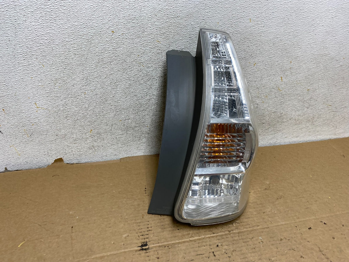 2012 2013 2014 Toyota Prius V LED Right Passenger RH Tail Light AH8119 DW1