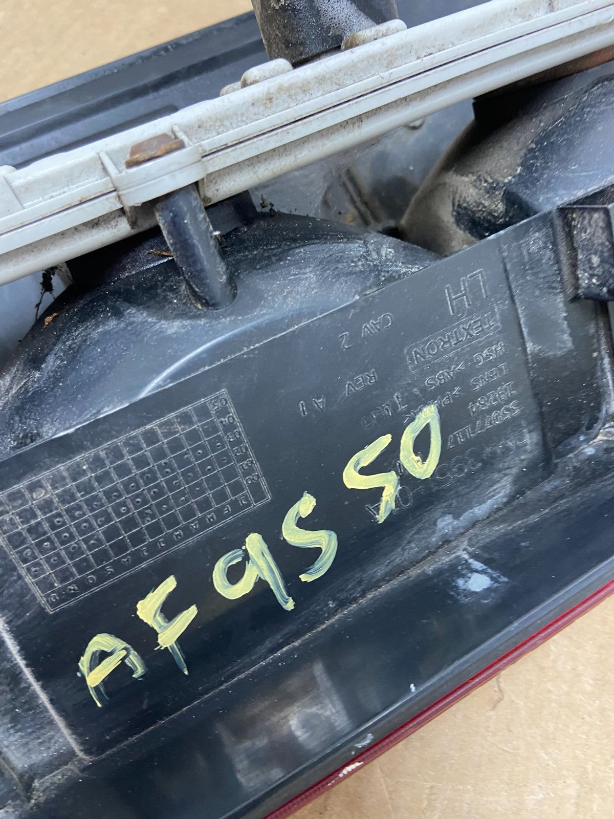 2002 to 2006 Dodge Ram 1500 Left Driver side Tail Light AF9550 DW8