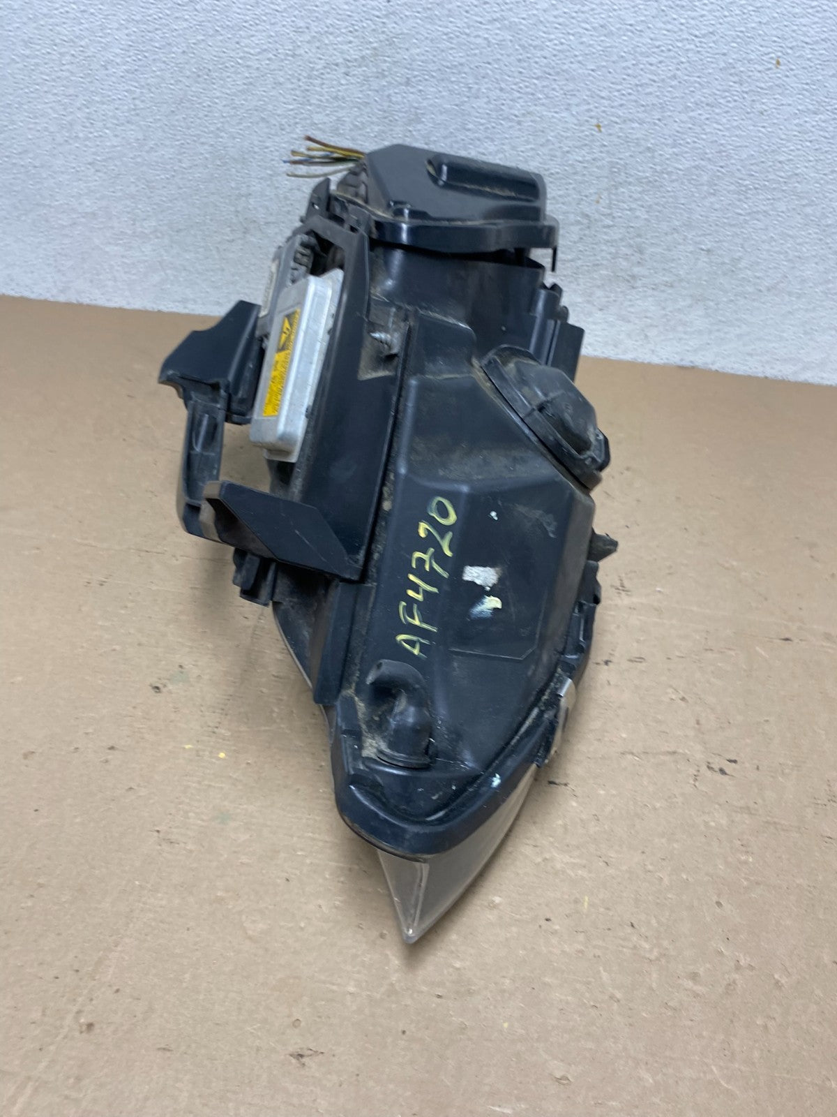 2004 to 2007 BMW 525i 5 Series Headlight Left Driver LH Xenon AFS AF4720 DW8