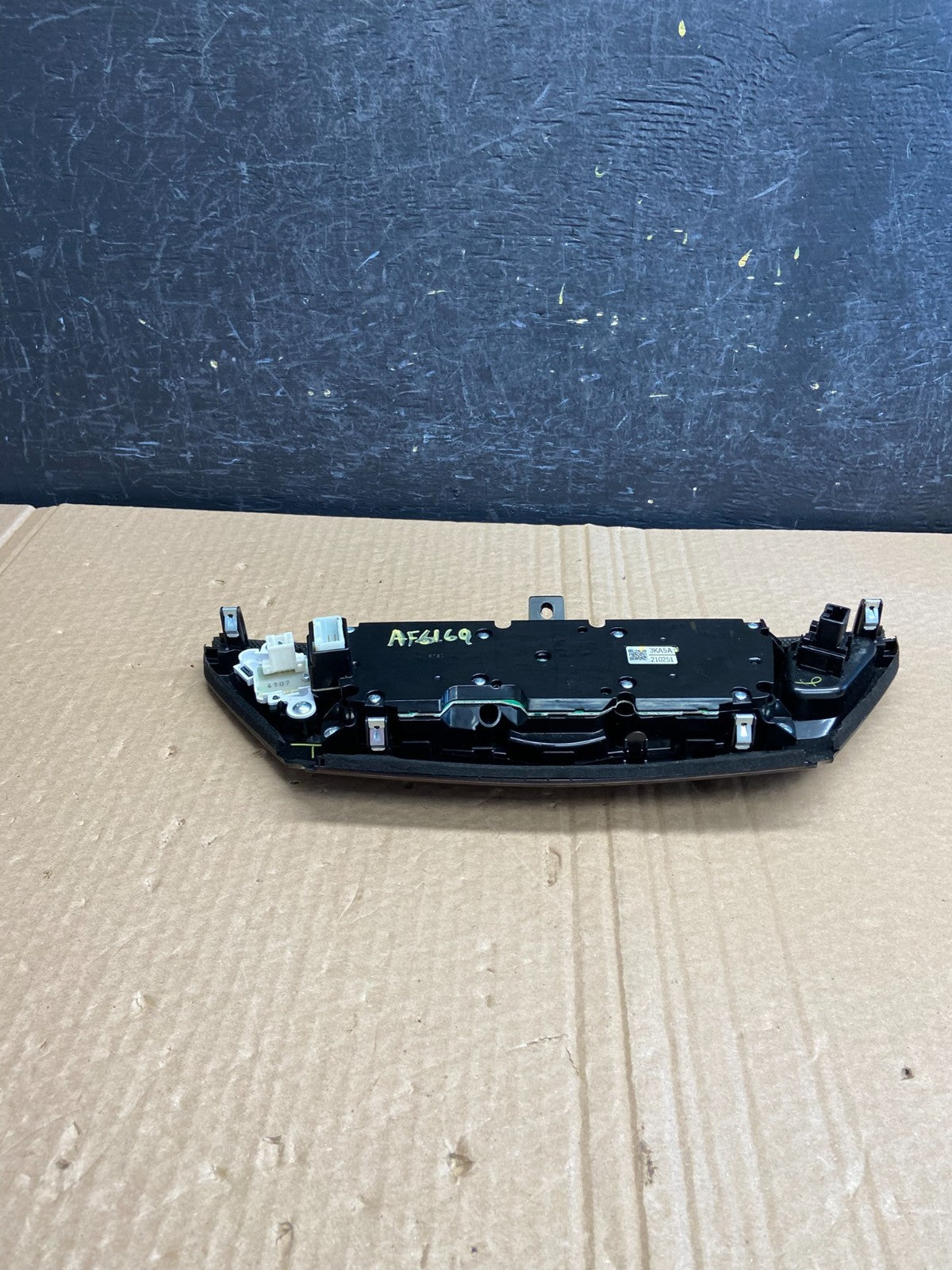2013 to 2018 Nissan Pathfinder Radio Audio Climate Control AF6169 DG4