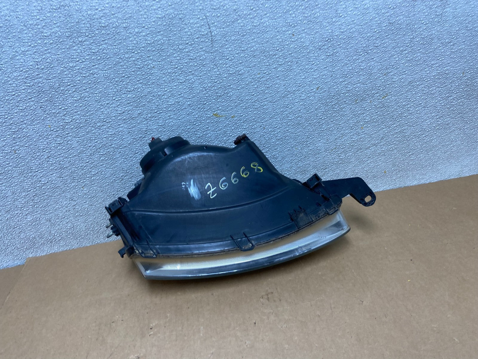 1999-2001 Toyota Solara Left Driver LH Halogen Headlight Z6668 DW7