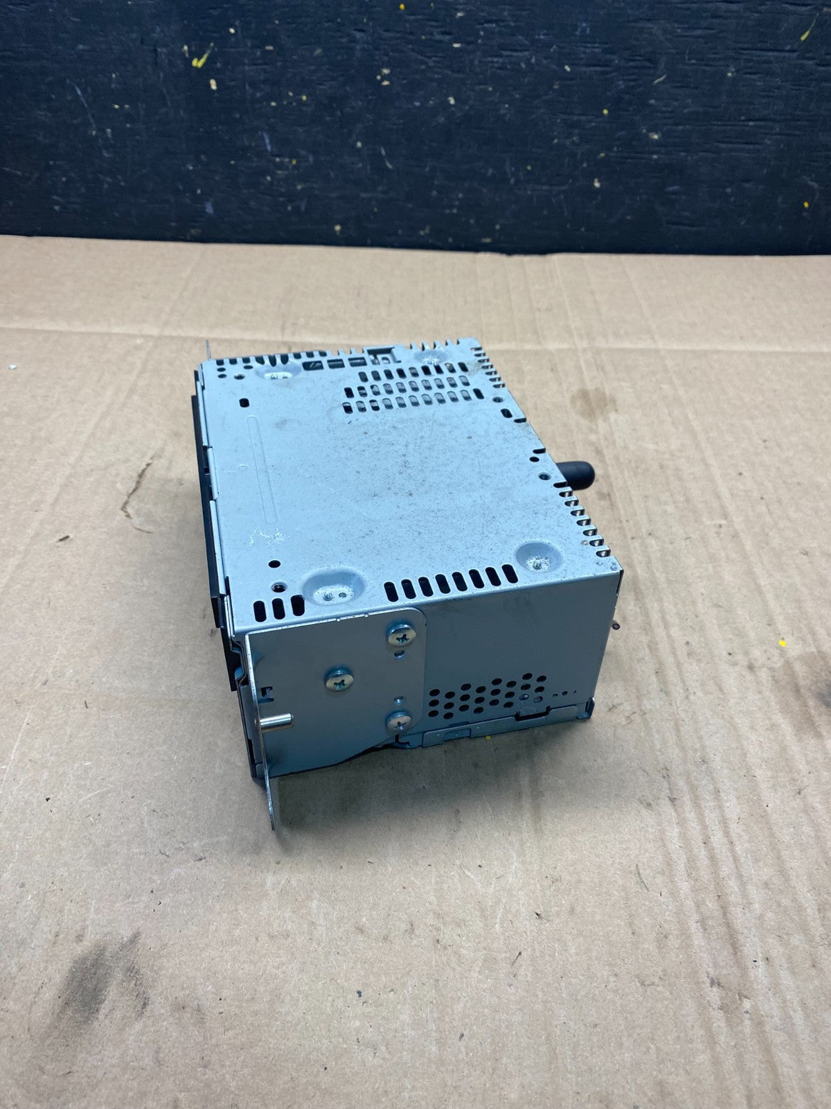 2016 to 2017 Ford Explorer Audio Equipment Radio Receiver AM FM CD p2011 DG2