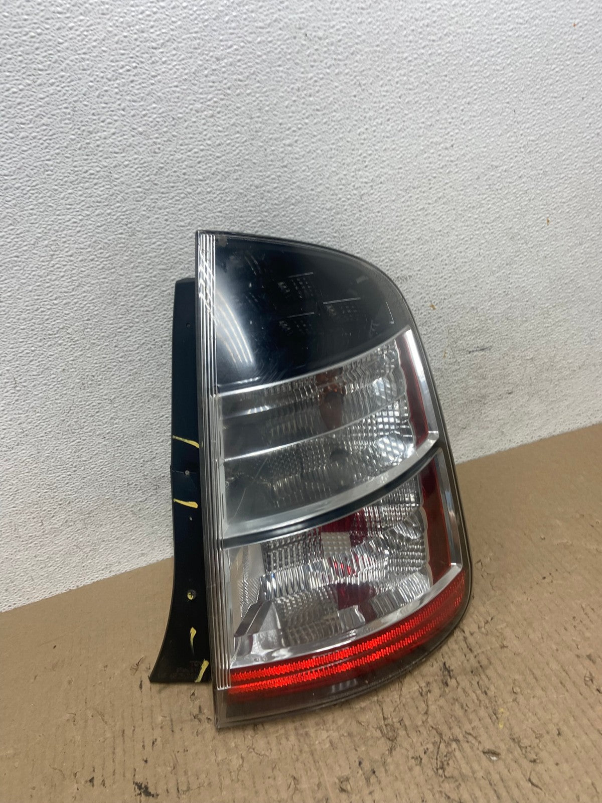 2004 - 2005 Toyota Prius Right Passenger Side Rh Tail Light AF7045 LK2
