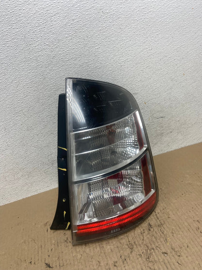 2004 - 2005 Toyota Prius Right Passenger Side Rh Tail Light AF7045 LK2