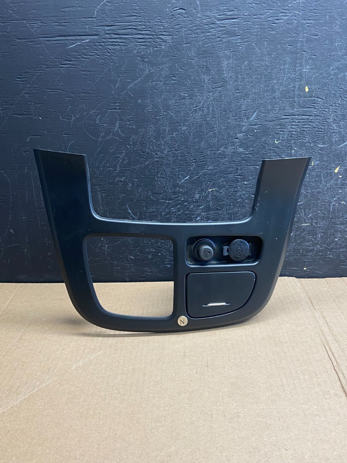 2006-2012 Hyundai Entourage Center Console Gear Shifter Bezel Astray AE4346 DG0