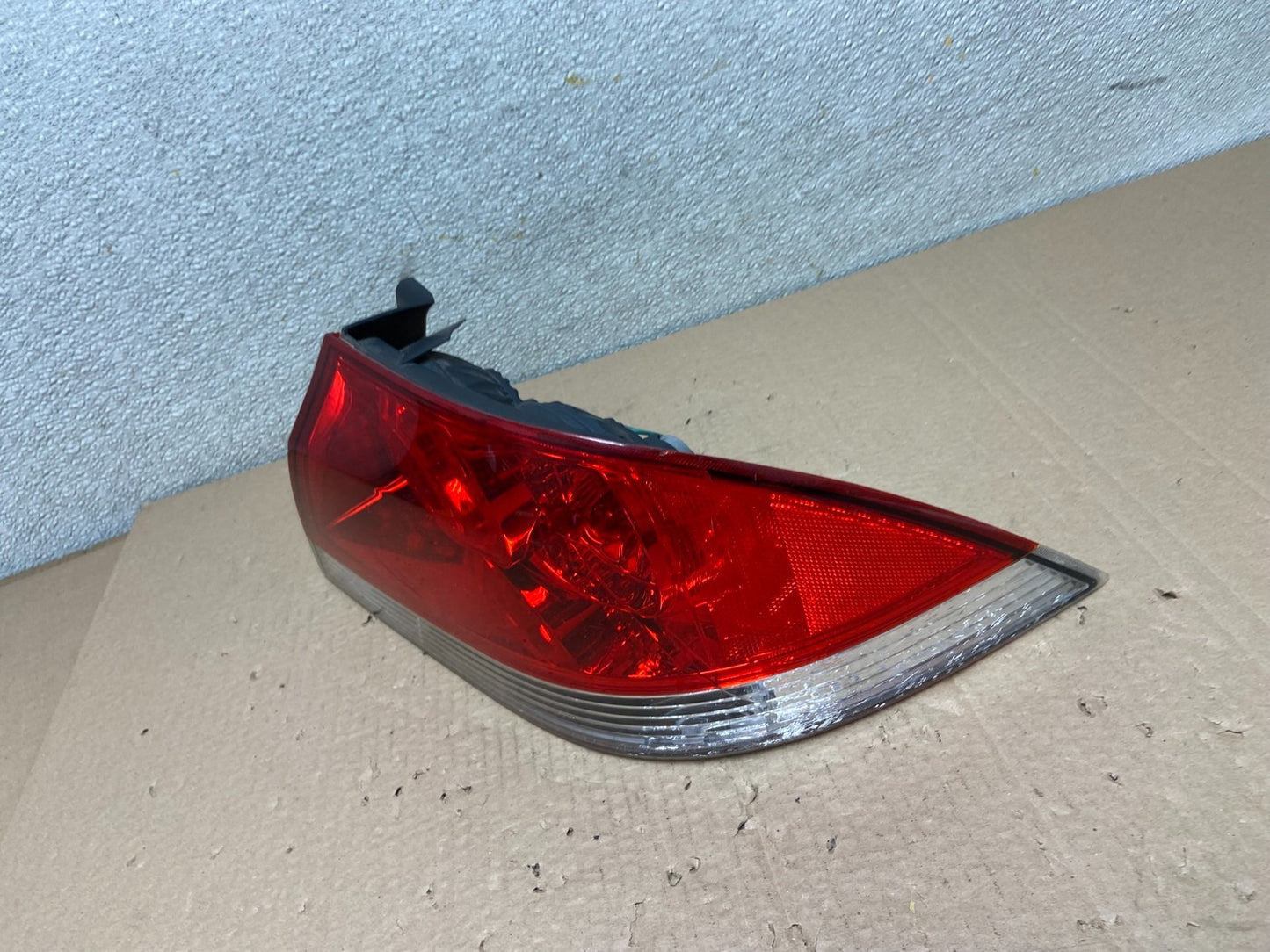 2004-2007 Mitsubishi Lancer Right Passenger Rh Tail Light Red OEM AB2452 DG1