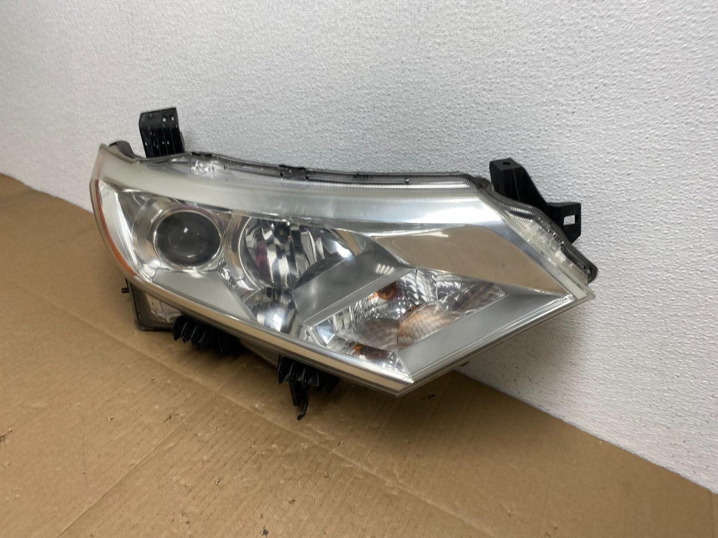 2012 to 2017 Nissan Quest Right Passenger RH Headlight Halogen AB8123 DW1