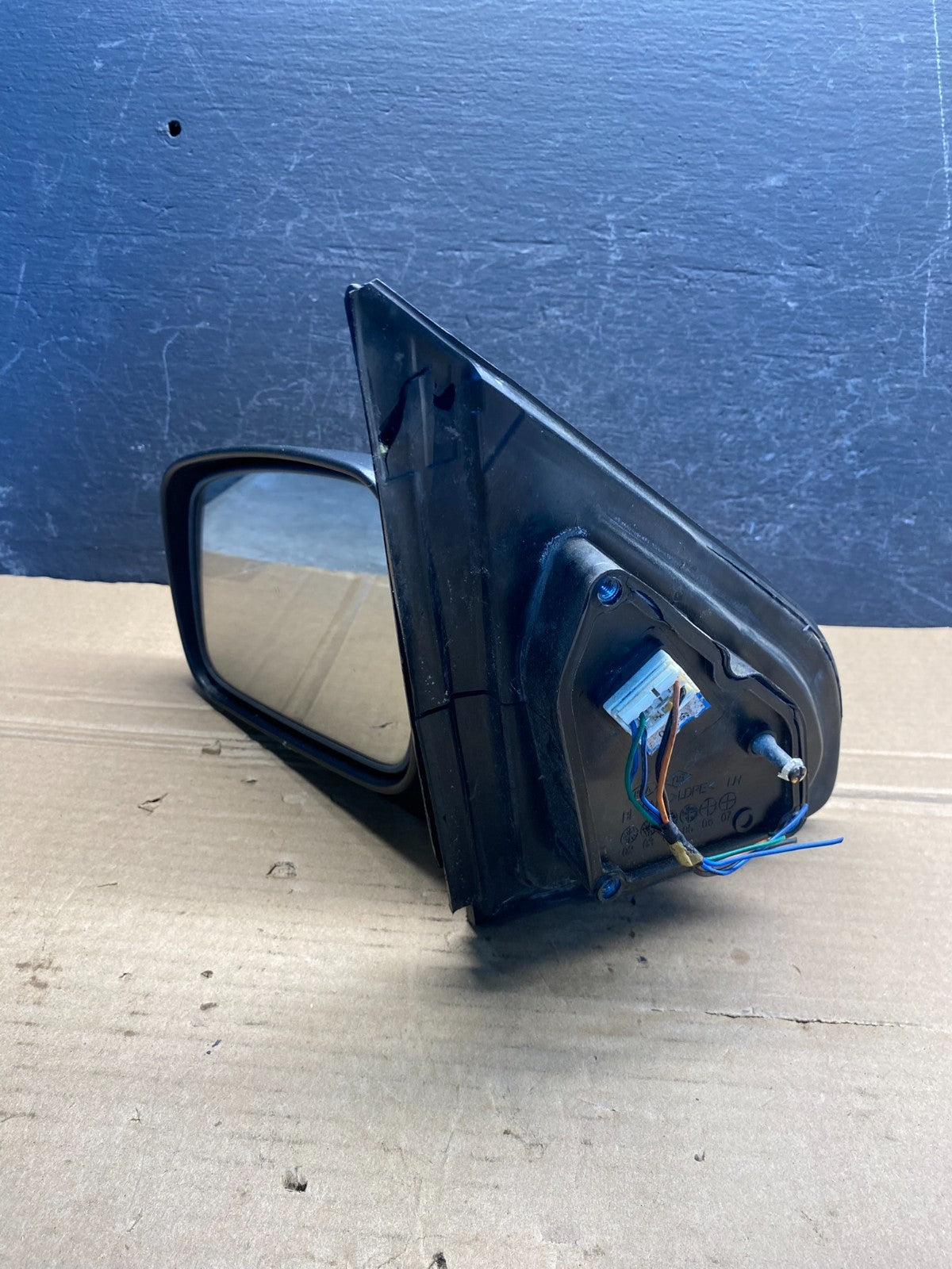 2003 to 2009 Kia Sorento Left Driver LH Door Mirror ae8111 DG9
