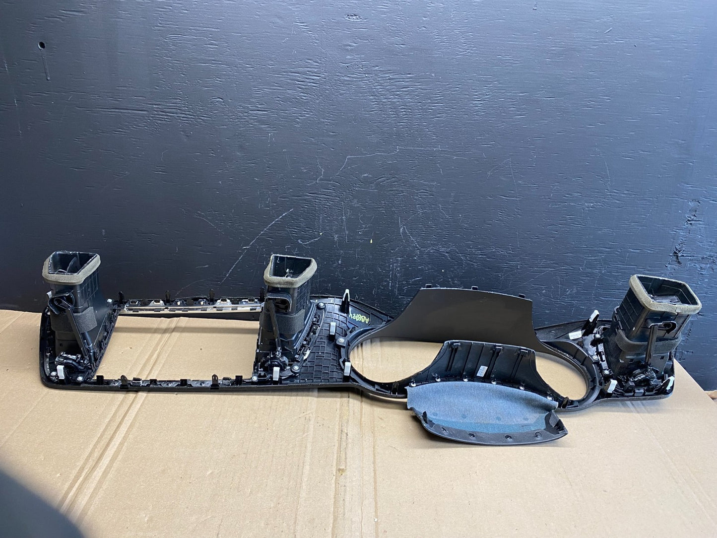 2015 to 2018 Kia Sedona Speedometer Radio Bezel Air Vent 84740-a9000 AB8724 DG4