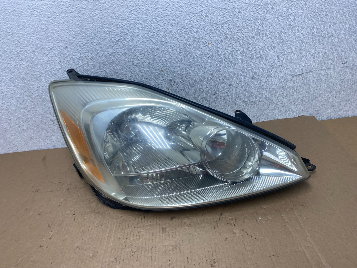 2004-2005 Toyota Sienna Right Passenger Halogen Headlight AD8011 DW0