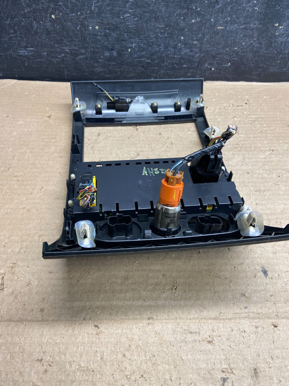 2004 to 2008 Ford F150 Radio Climate Dash Bezel Surround Black ah5453 DG3