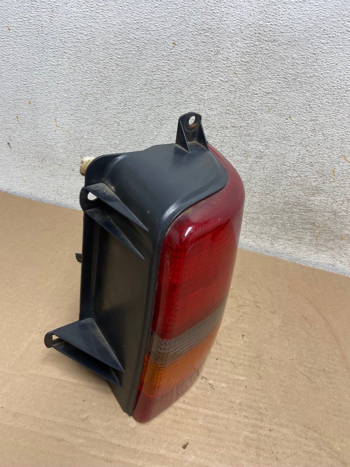 1993-1998 Jeep Grand Cherokee ZJ Right Passenger Side Rh Tail Light AH9400 LK2