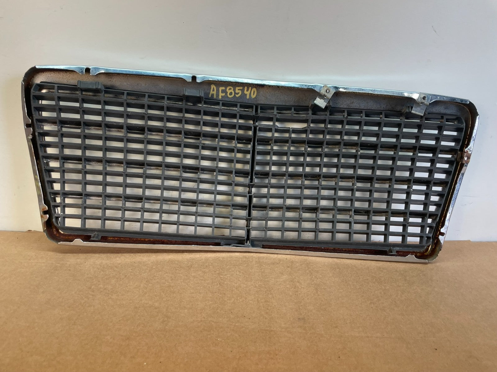 1994 to 1995 Mercedes Benz W124 E-Class Front Upper Grill Grille AF8540 DG3