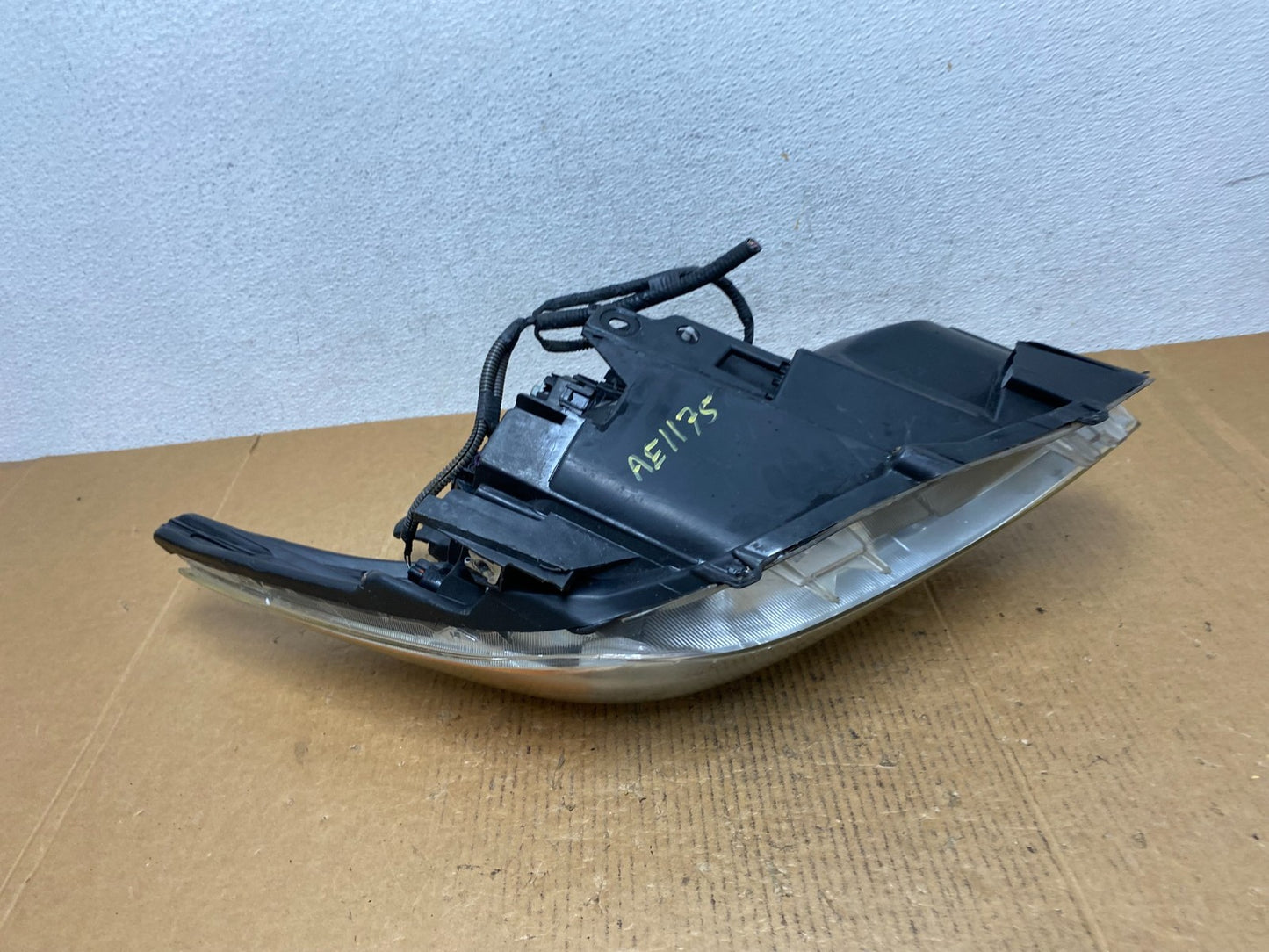 2010 - 2011 Toyota Prius Left Driver LH Halogen Headlight AE1175 DW7