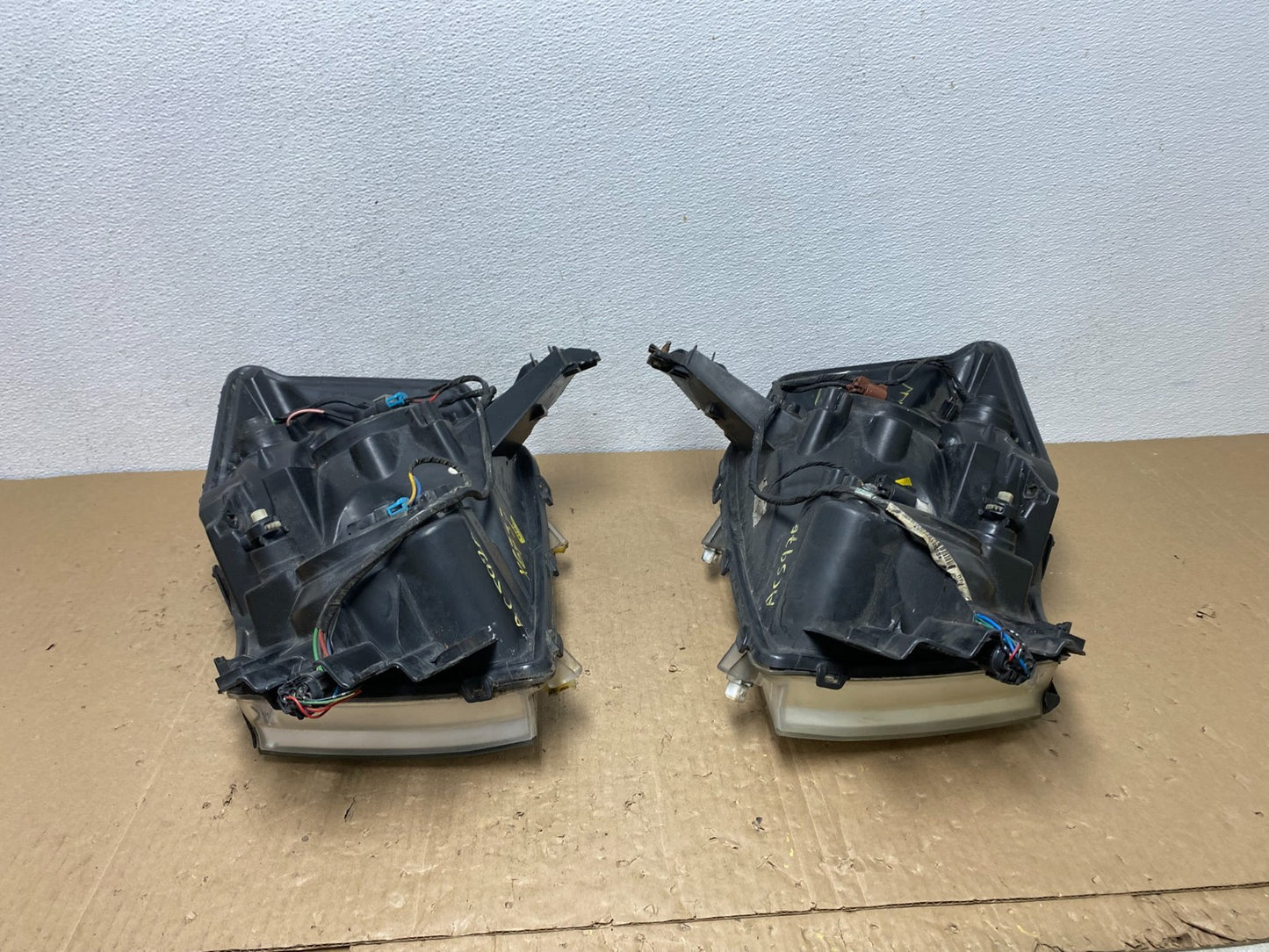 2004 to 2007 Nissan Armada Left+Right Side Set Headlights AC5976 DW12