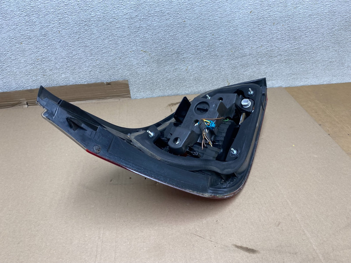 2008 2009 2010 BMW 5 525i 530i Right Passenger Rh Tail Side Light U0881 DW7