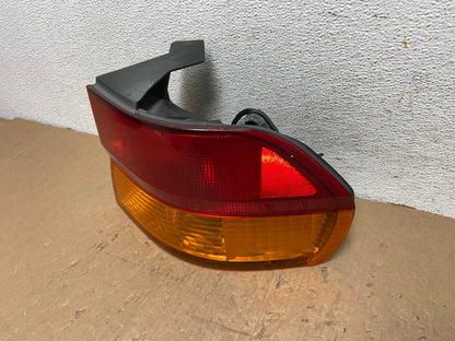 2002 2003 2004 Honda Odyssey Right Passenger Side Tail Light AD8060 LK1