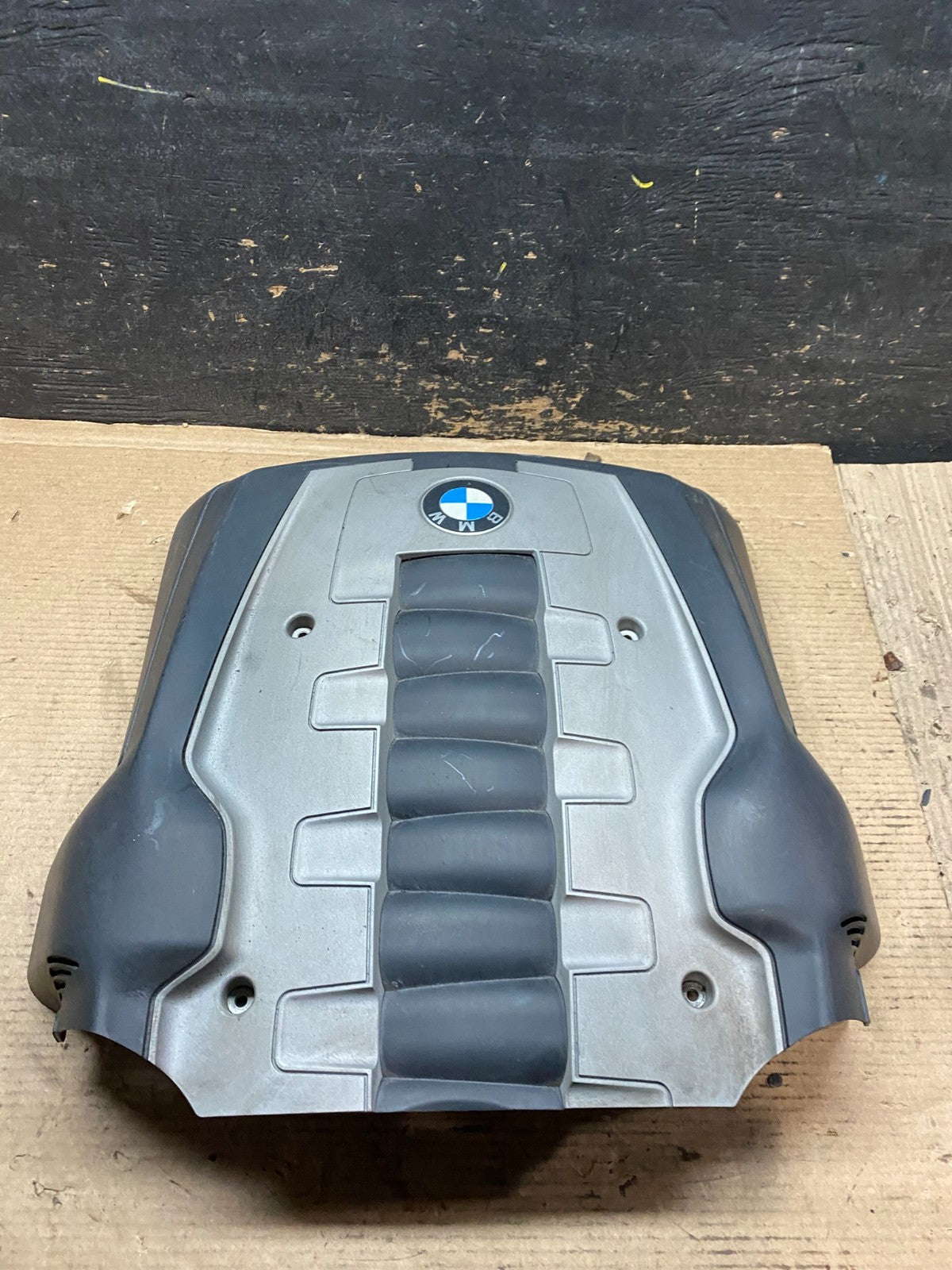 2006 to 2010 BMW 550i 650i 750i Plastic Engine Cover Shield OEM v9422 DG1