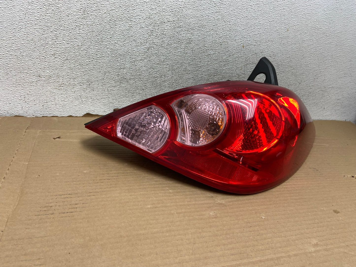 2007 - 2012 Nissan Versa Hatchback Right Passenger Side Tail Light AG8101 LK1