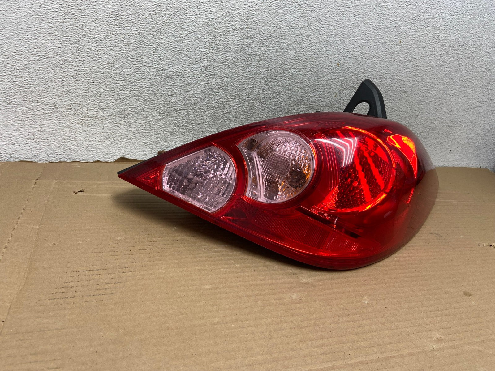 2007 - 2012 Nissan Versa Hatchback Right Passenger Side Tail Light AG8101 LK1