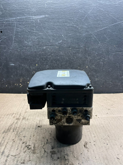 2008 to 2010 BMW 5 Series ABS Pump Control Module T7544 DG2