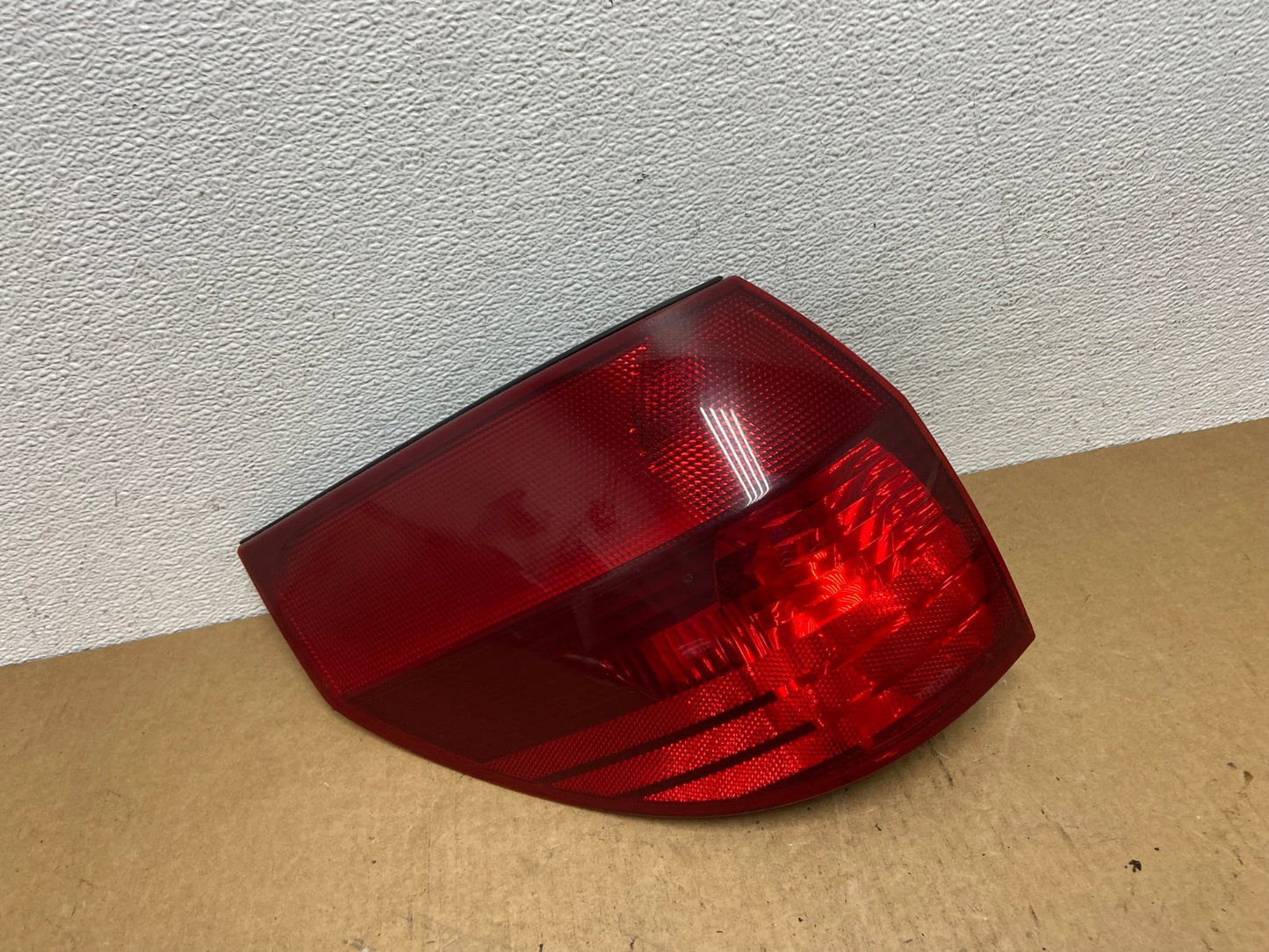 2004 to 2005 Toyota Sienna Left Driver LH Side Tail Light AC2886 LK0