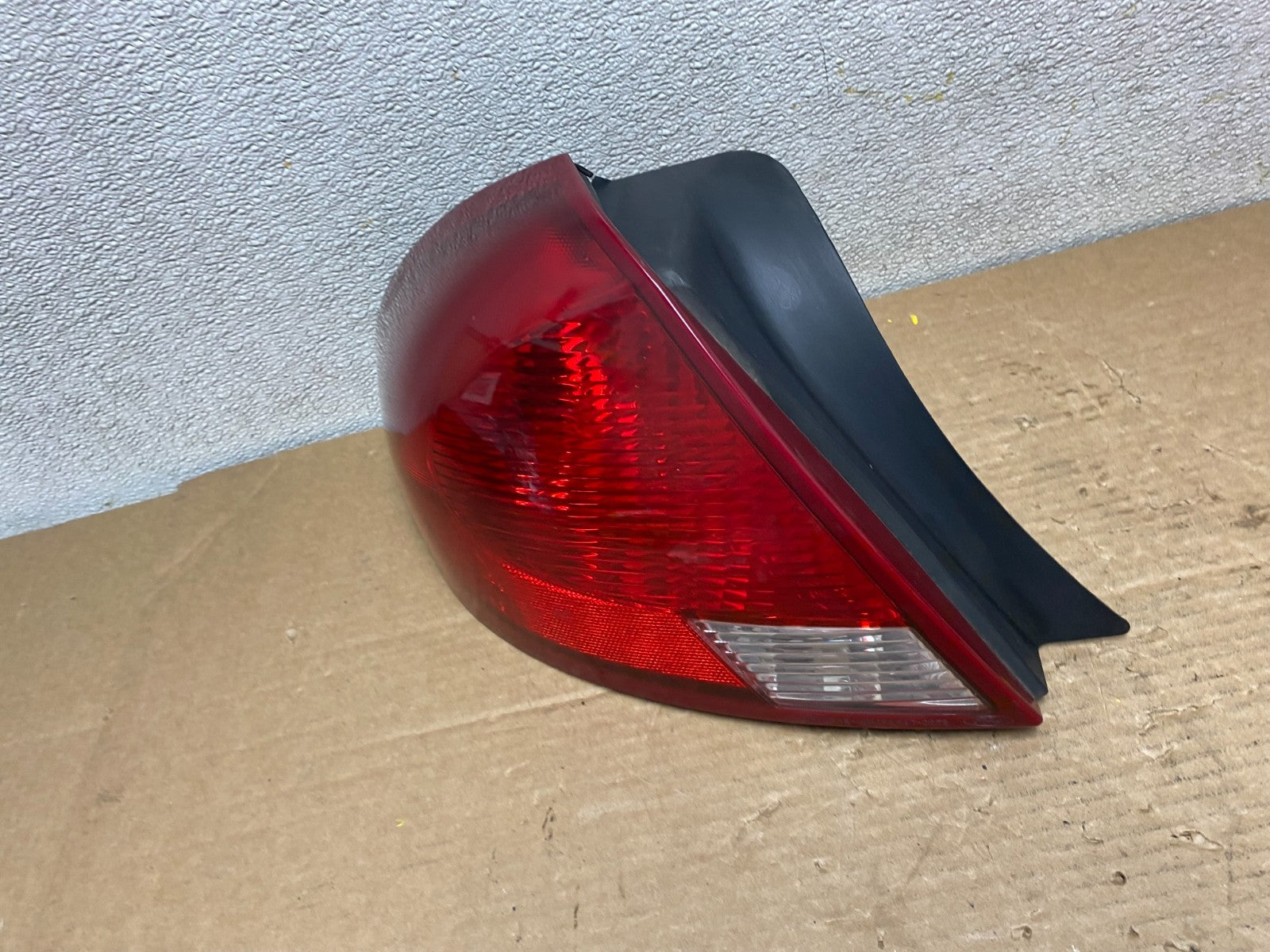 2004 2005 2006 2007 Ford Taurus Left Driver Side Lh Tail Light OEM Z2630 DW1