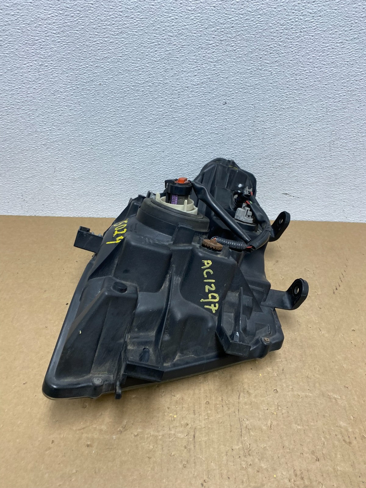 2005-2007 Nissan Pathfinder Halogen Headlight Left Driver LH AC1297 DW5