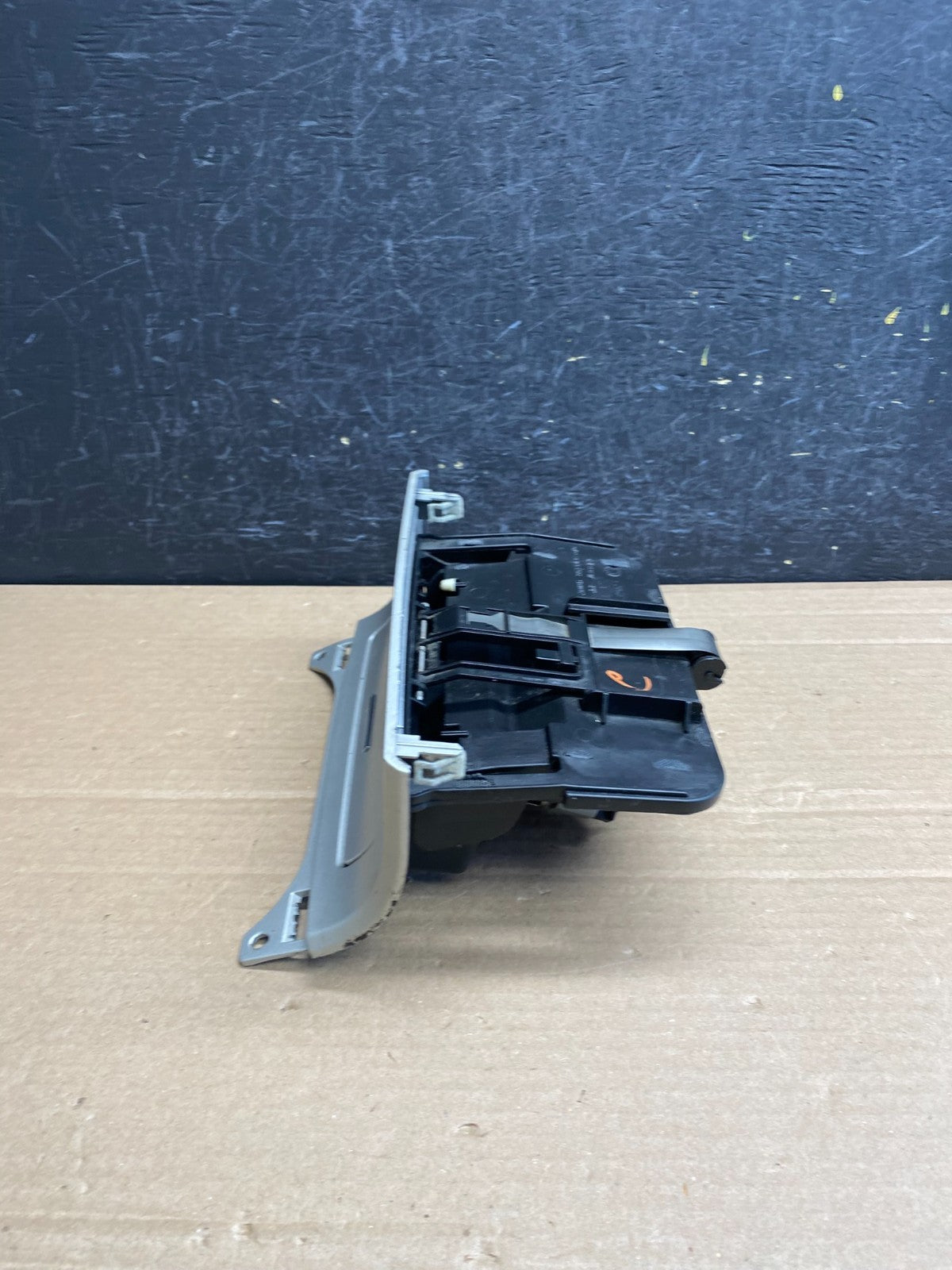 2007 to 2010 Lincoln MKX Center Console Dash Storage Compartment Cubby AG00472