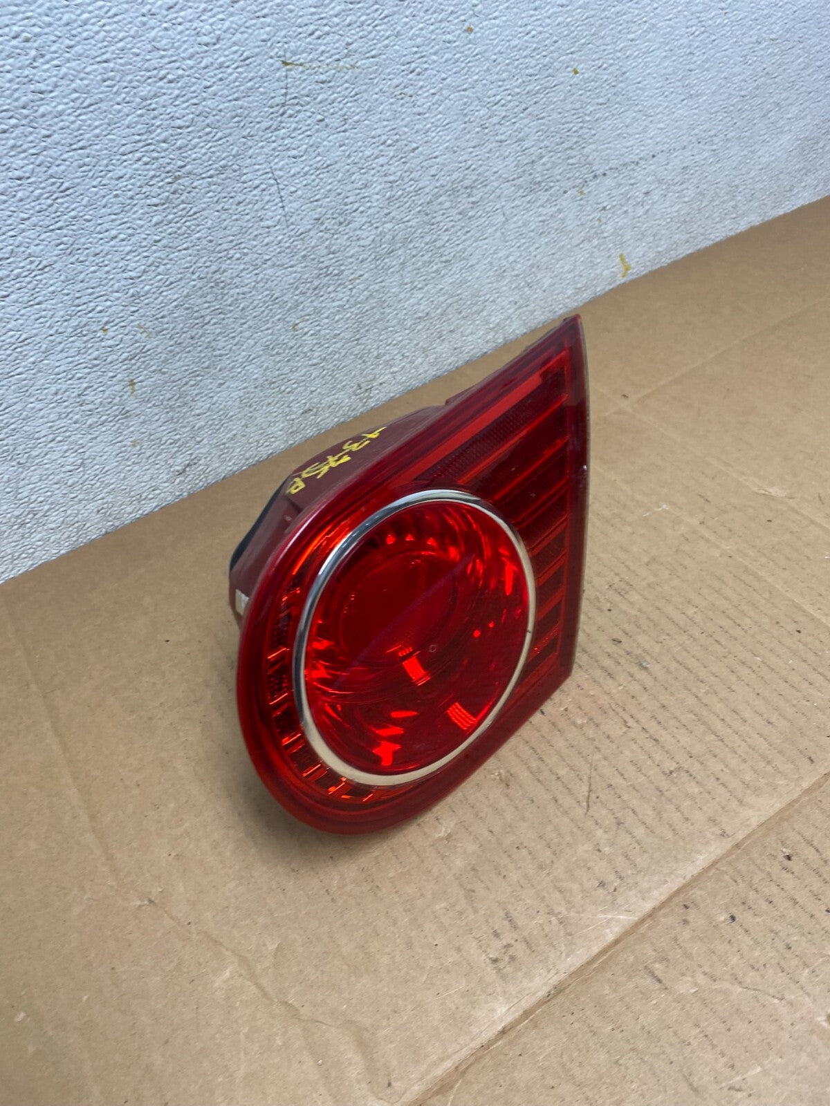 2004 2005 2006 Kia Amanti Right Passenger Side Tail Light Inner M0699 DW1