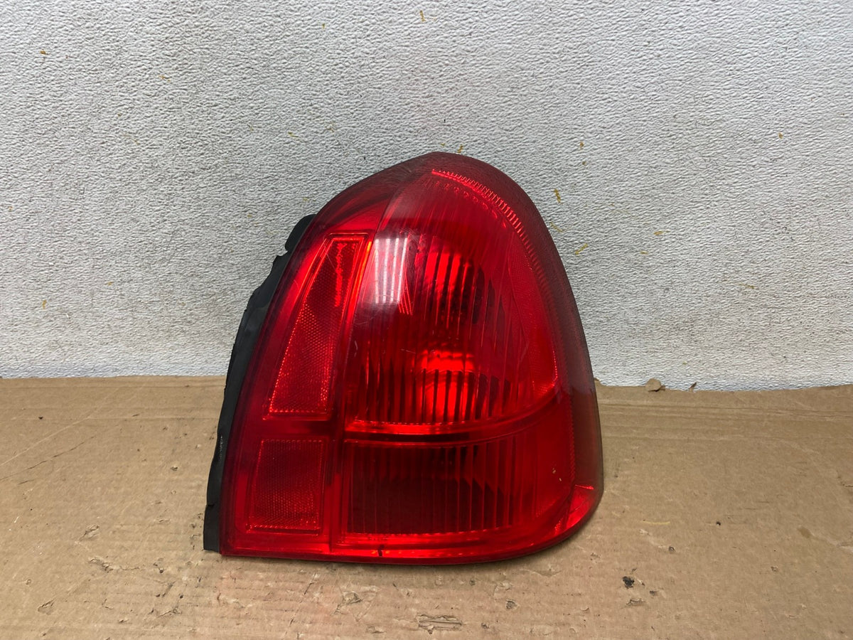 2003 to 2011 Lincoln Town Car Right Passenger Rh Tail Light AH9023 LK0