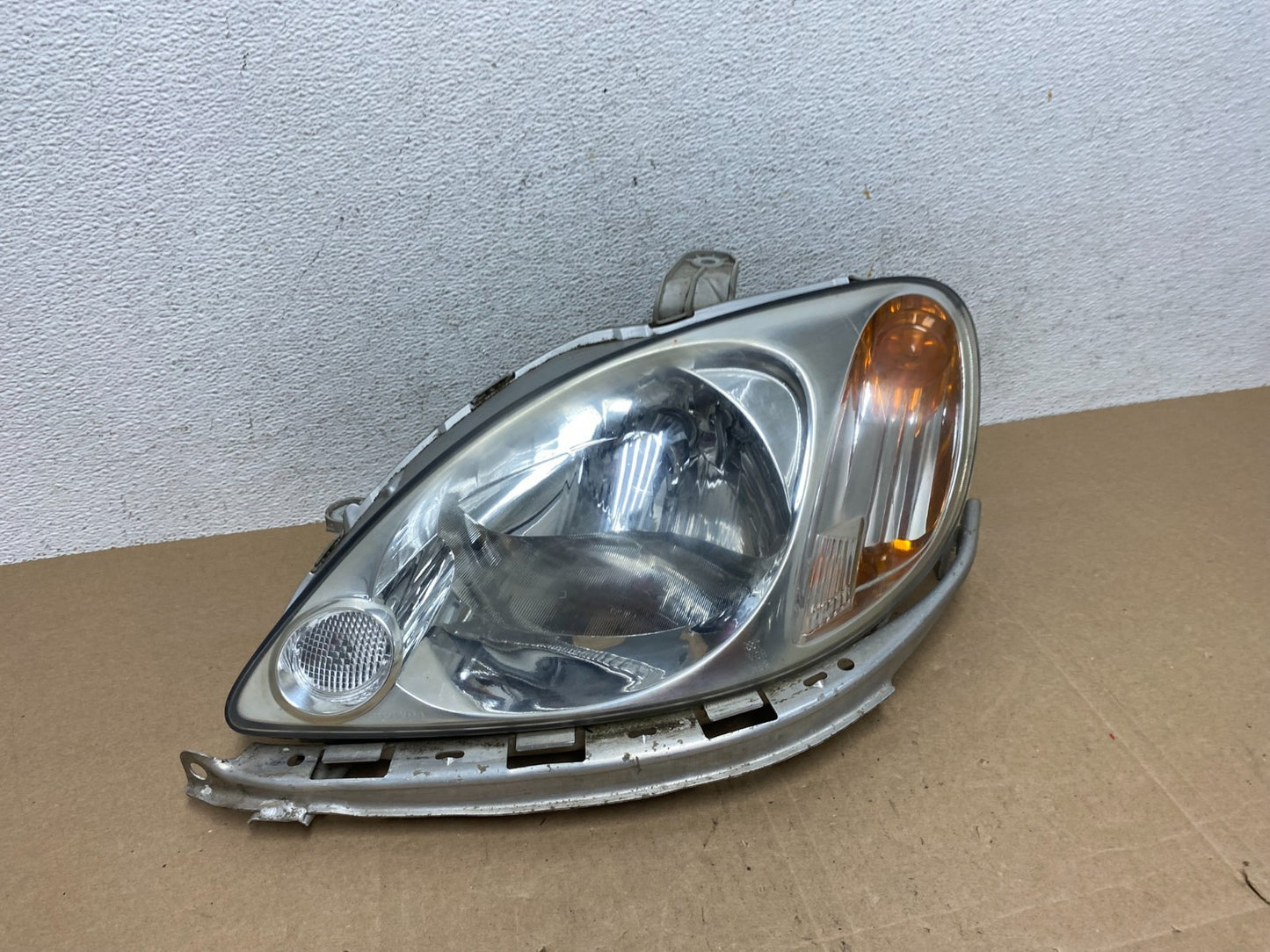 2000 - 2006 Honda Insight Left Driver LH Halogen Headlight AE4948 DG2