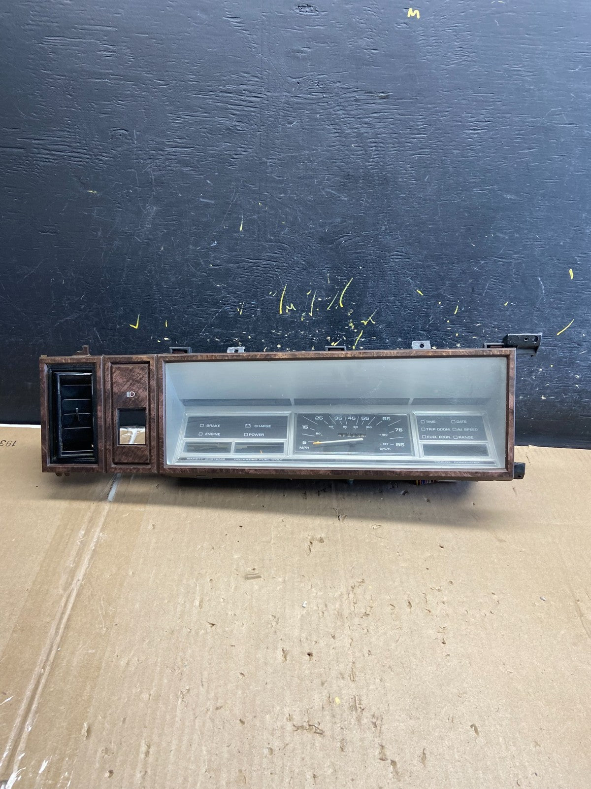 1982 to 1983 Chrysler Lebaron Cluster Speedometer AB20380