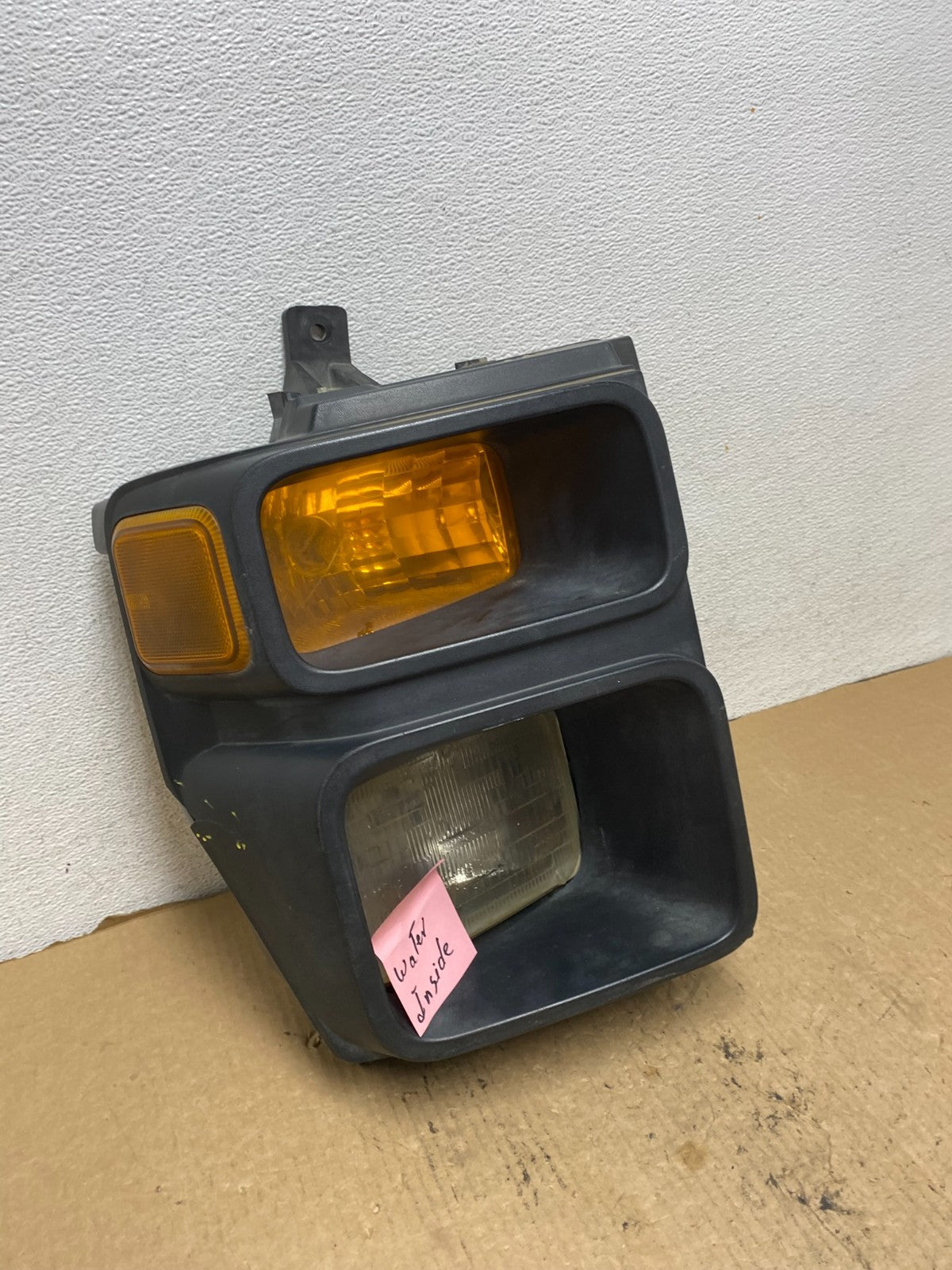 2008-2017 Ford E150 E250 E350 Van Right Side Headlight Bezel Trim AG2441 DW2