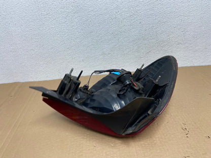 2004 2005 2006 2007  Ford Taurus Right Passenger Side Tail Light OEM AC3778 LK5