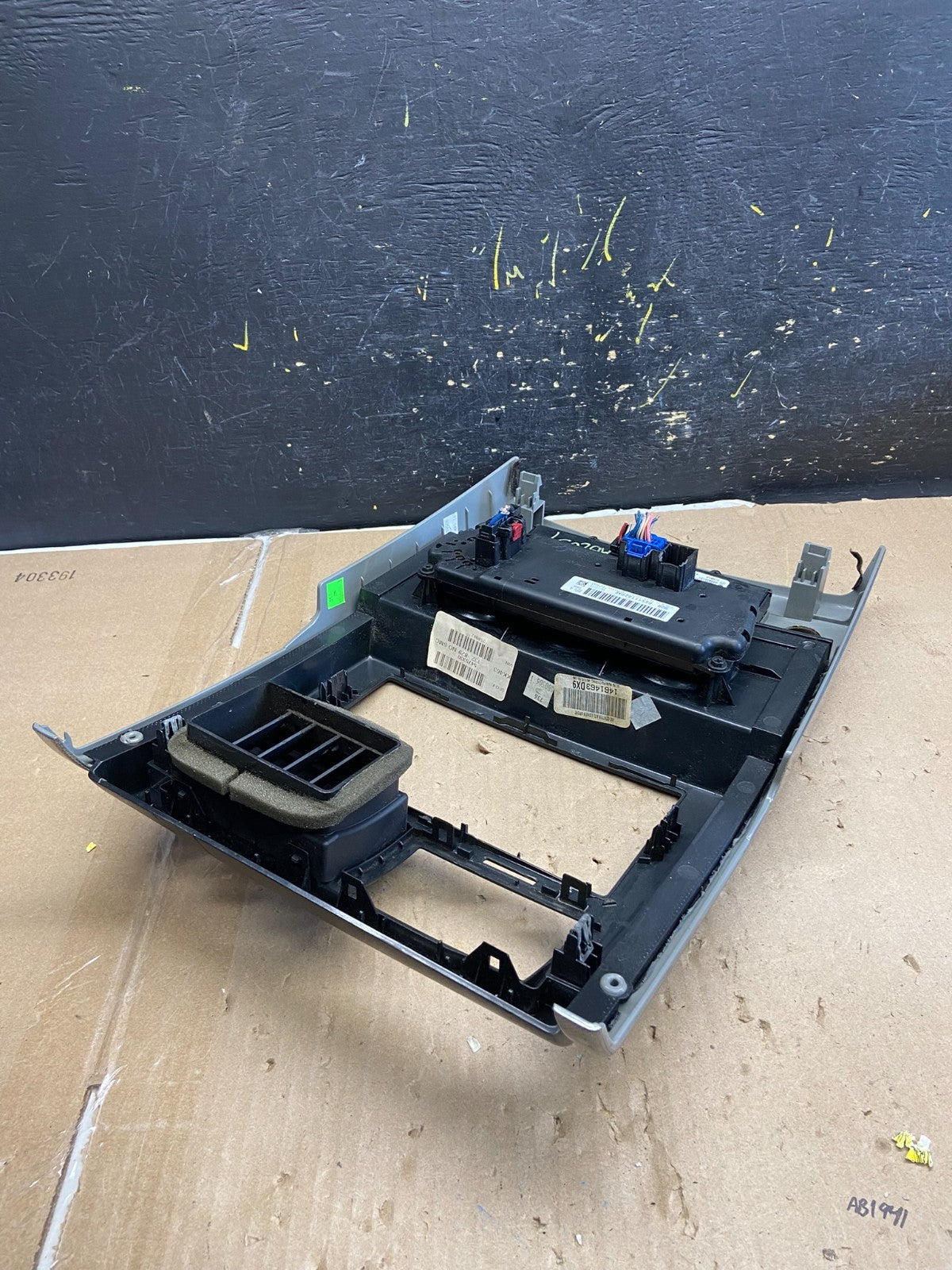 2008 to 2012 Jeep Liberty Dash Climate Temperature Control Radio Bezel AB2059 DG3