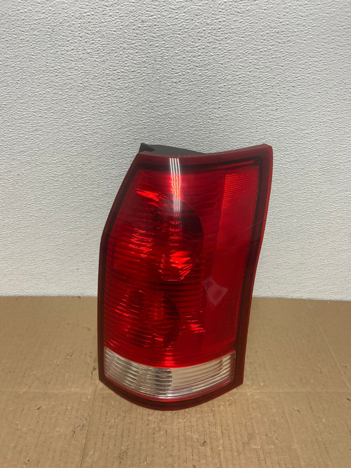 2004 to 2007 Saturn Vue Right Passenger Rh Side Tail Light Oem AB8164 LK0