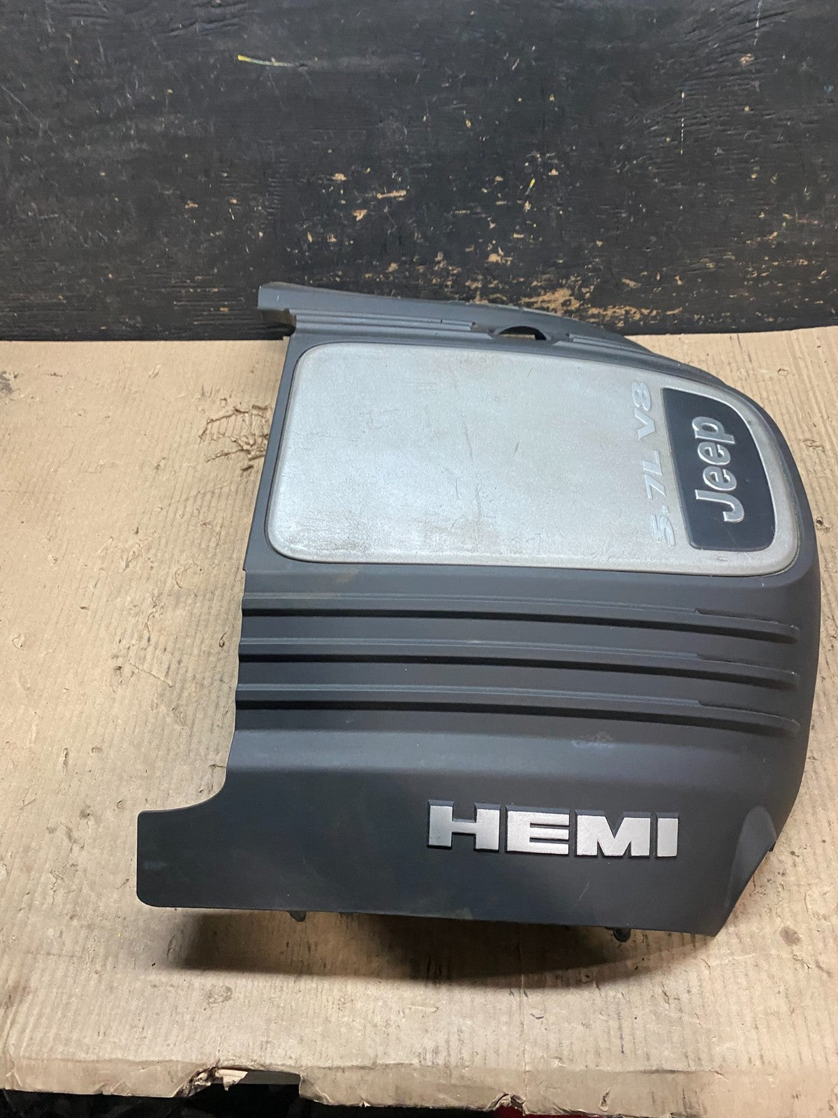 2005 to 2010 Jeep Grand Cherokee 5.7L Hemi Engine Cover Plastic Shield V4206 DG3