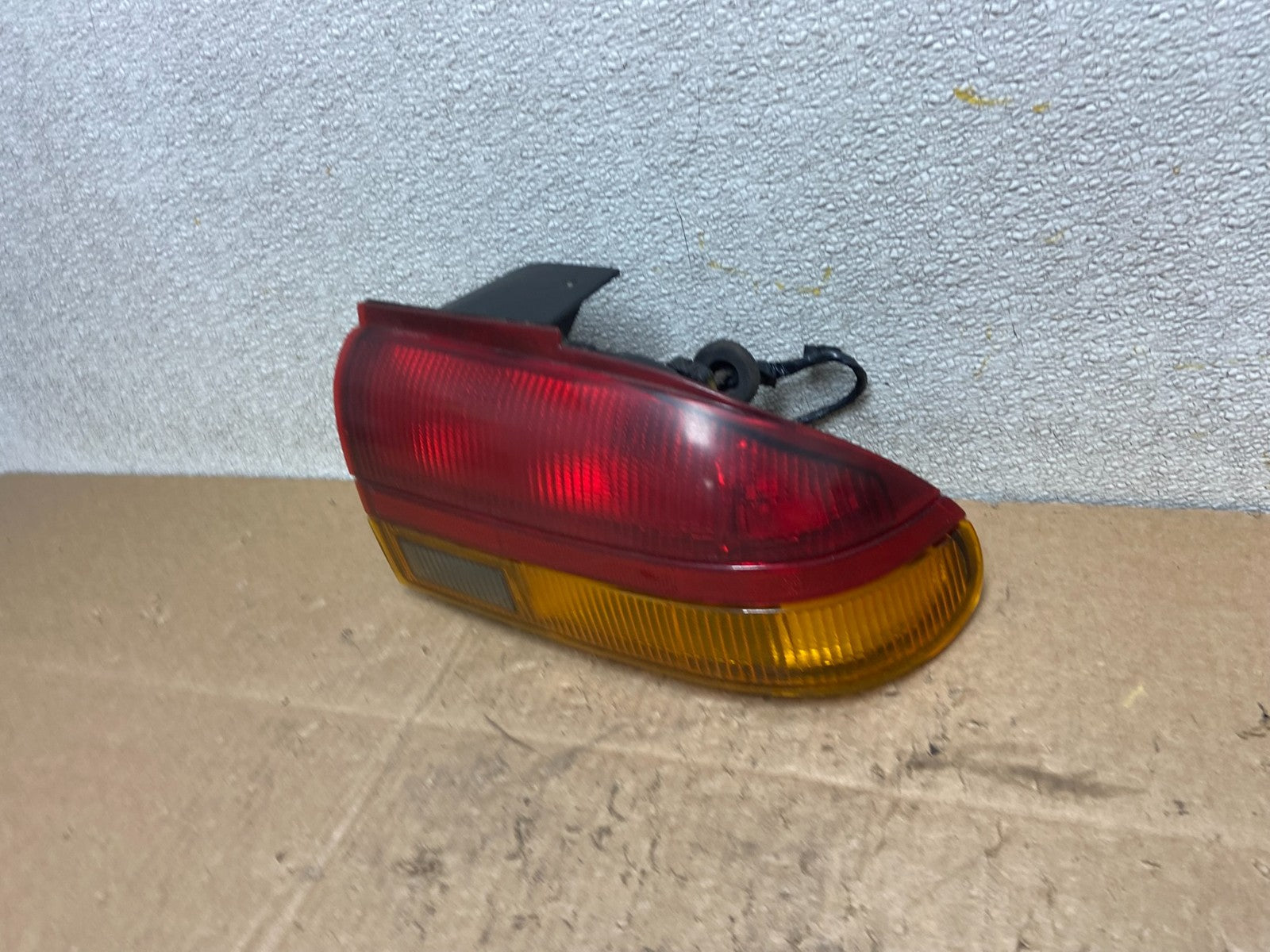 1993 - 1995 Saturn SL S-Series Right Passenger RH Side Tail Light OEM Z0914 DW1