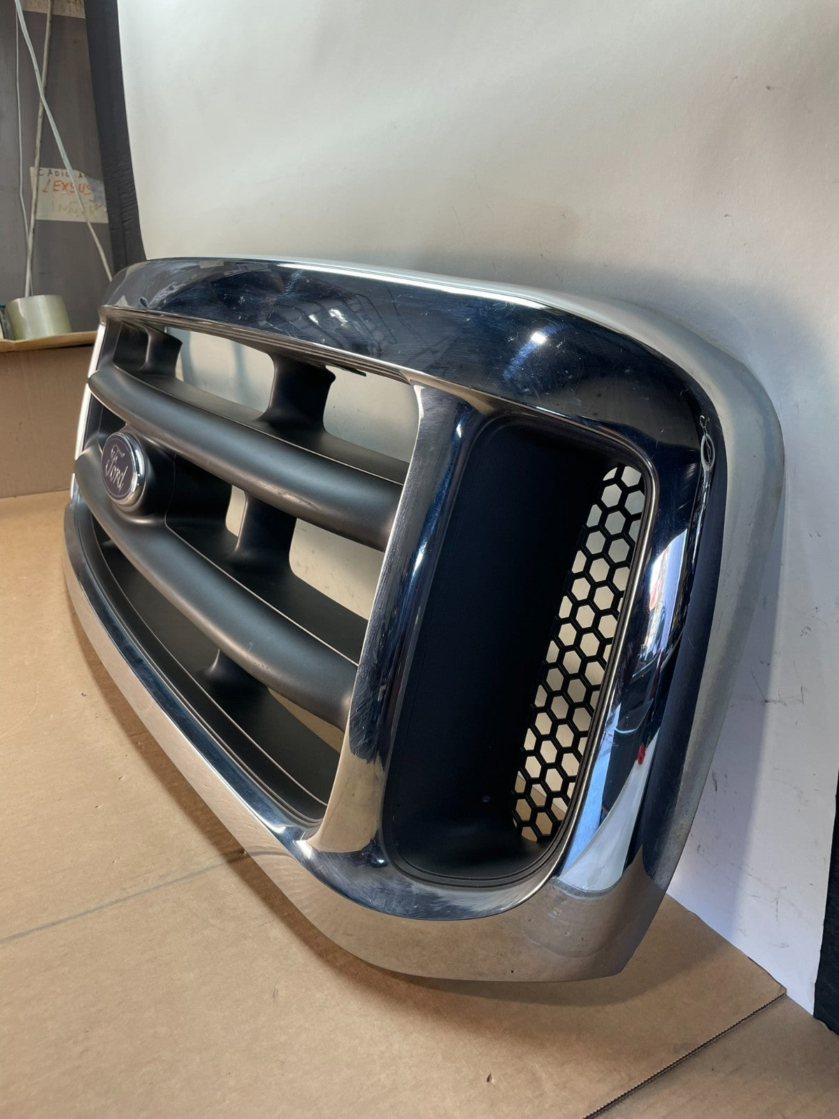 1999 to 2004 Ford F250 Super Duty Front Upper Grill Grille AJ1275 DG1